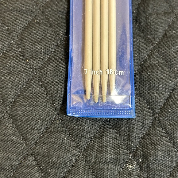 Susan Bates Knitting Needles Aluminum Double Point Size 6 Quick Silver 7 inch - Picture 3 of 6